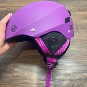 Like new kids youth ski helmet • adjustable size